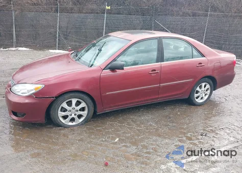 2005 Toyota Camry Xle V6 z USA, uszkodzony, nr VIN 4T1BF30KX5U088061